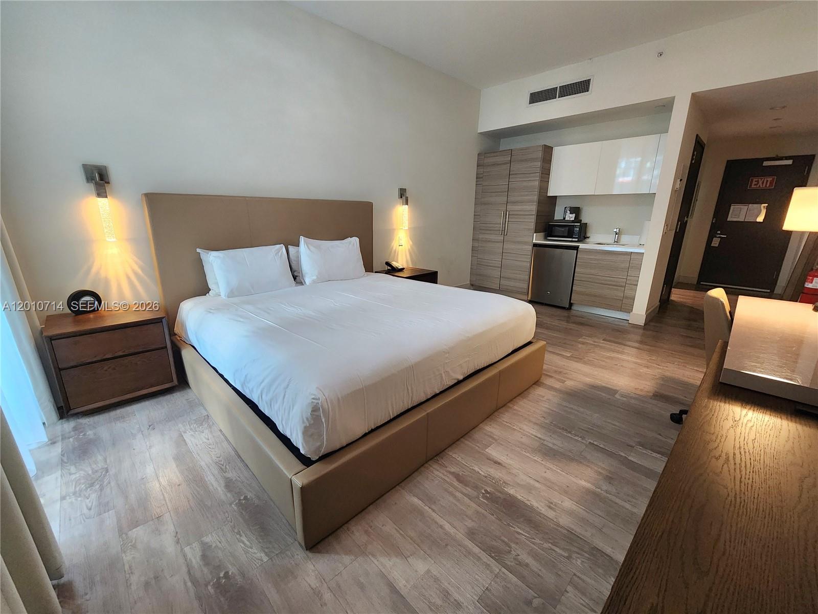COSTA HOLLYWOOD CONDO - Residential