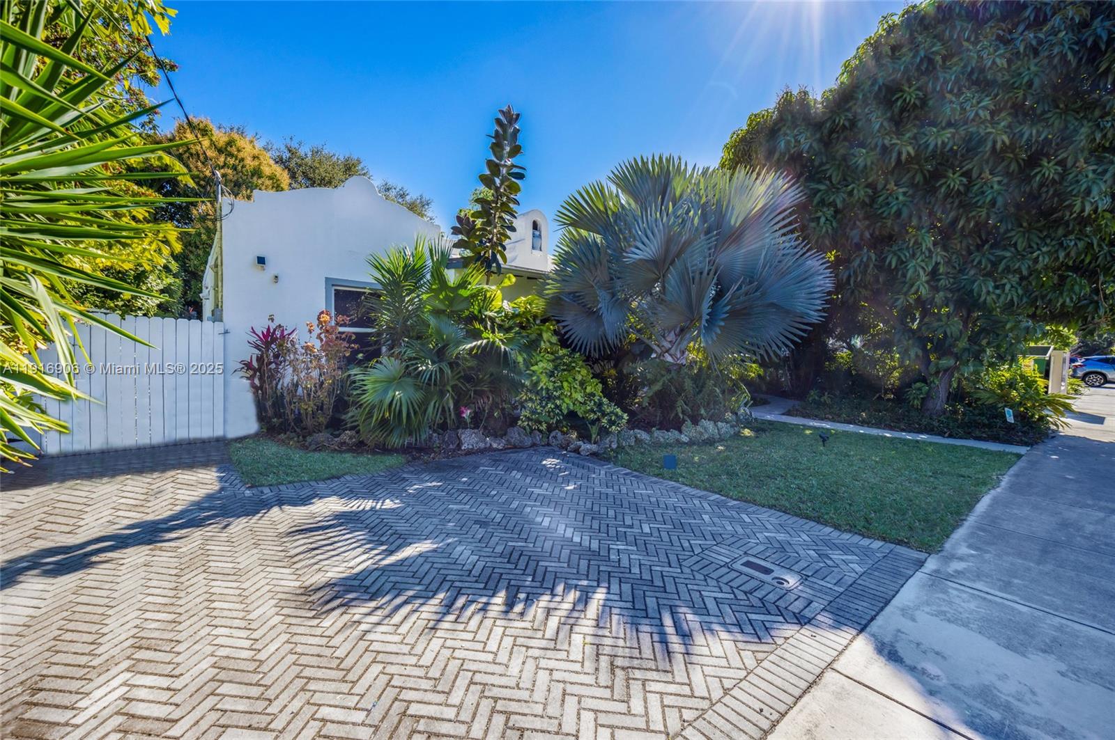 BISCAYNE PARK ESTATES - Residential