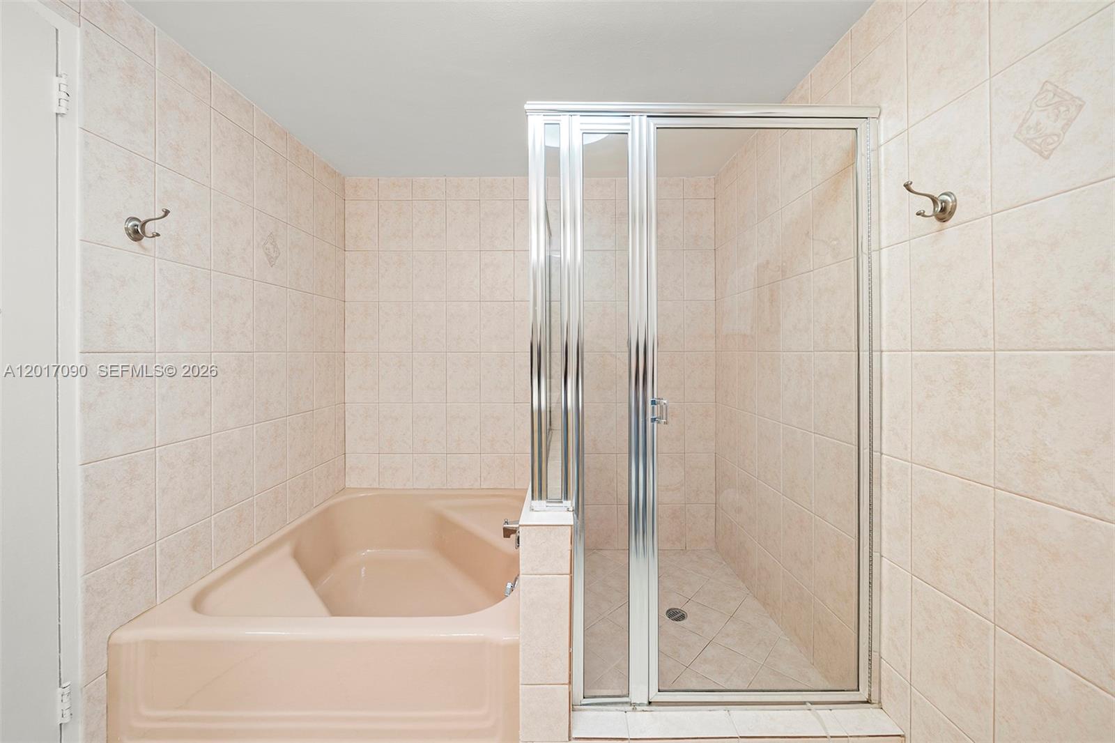IMPERIAL HOUSE CONDO - Residential