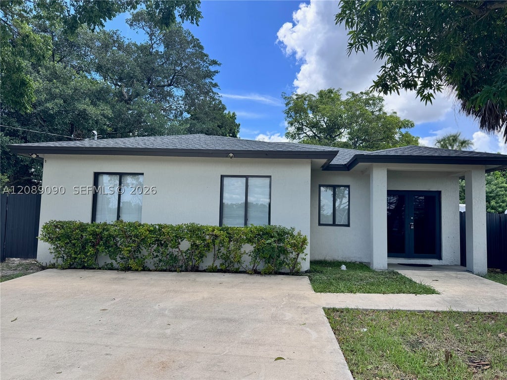 Photo of 609 NW 3rd Ter, Dania Beach, FL 33004 (MLS # A12089090)