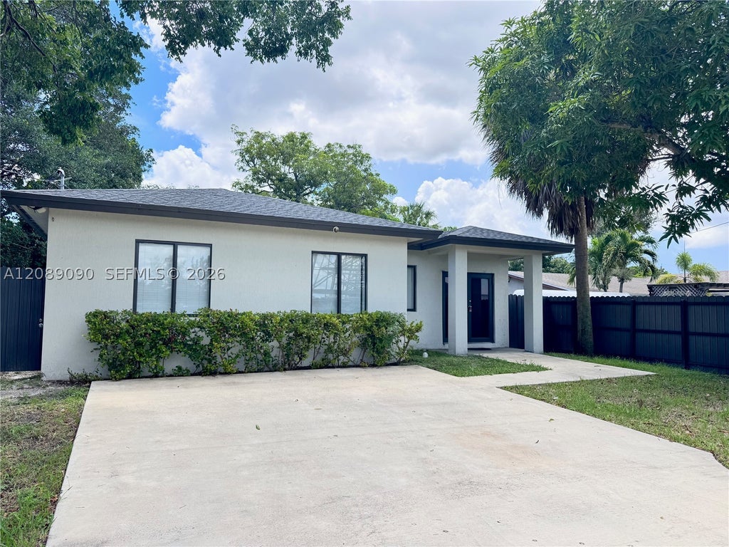 Photo of 609 NW 3rd Ter, Dania Beach, FL 33004 (MLS # A12089090)
