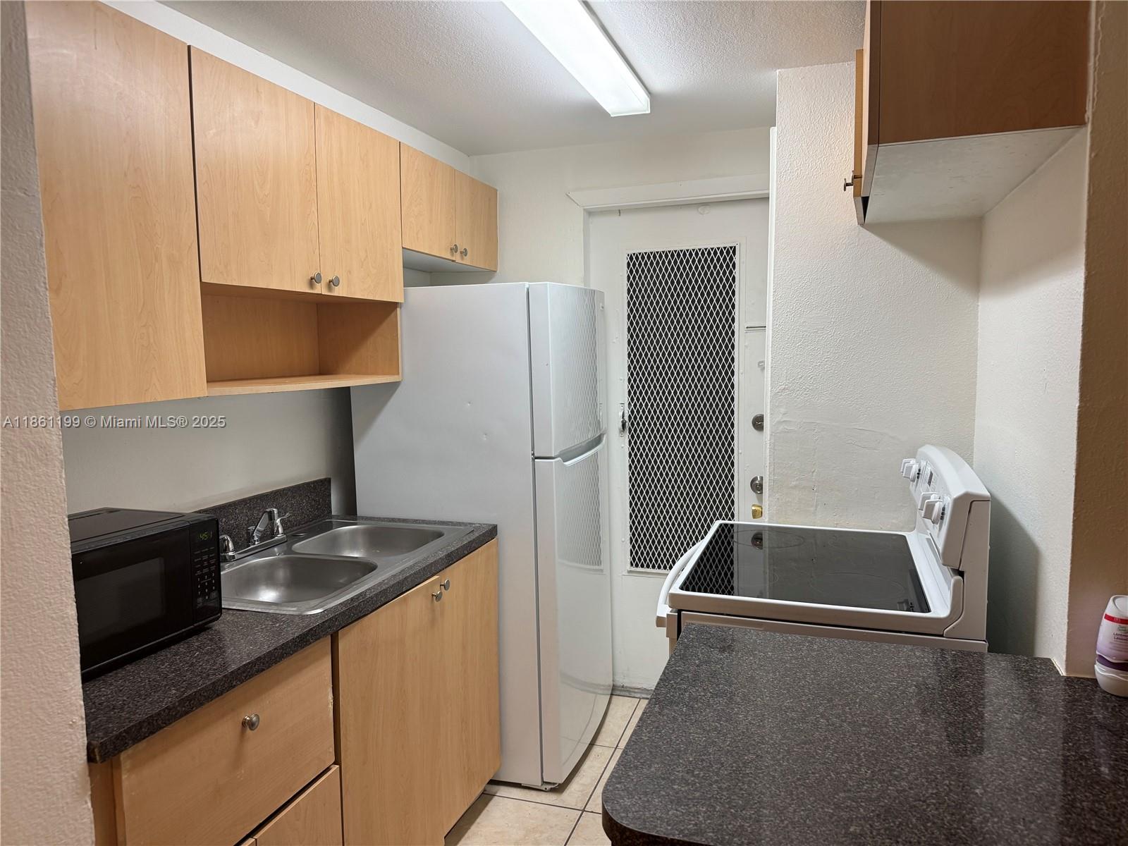 THE PALMS 51 CONDO - Residential