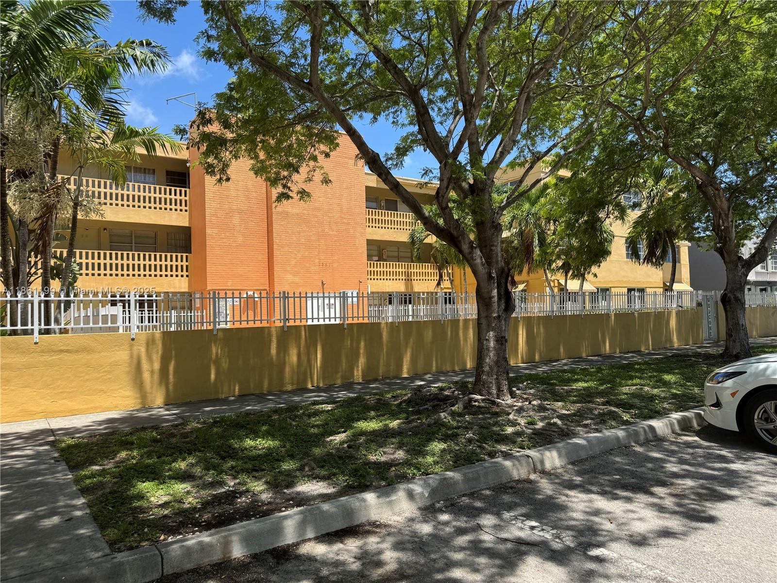 THE PALMS 51 CONDO - Residential