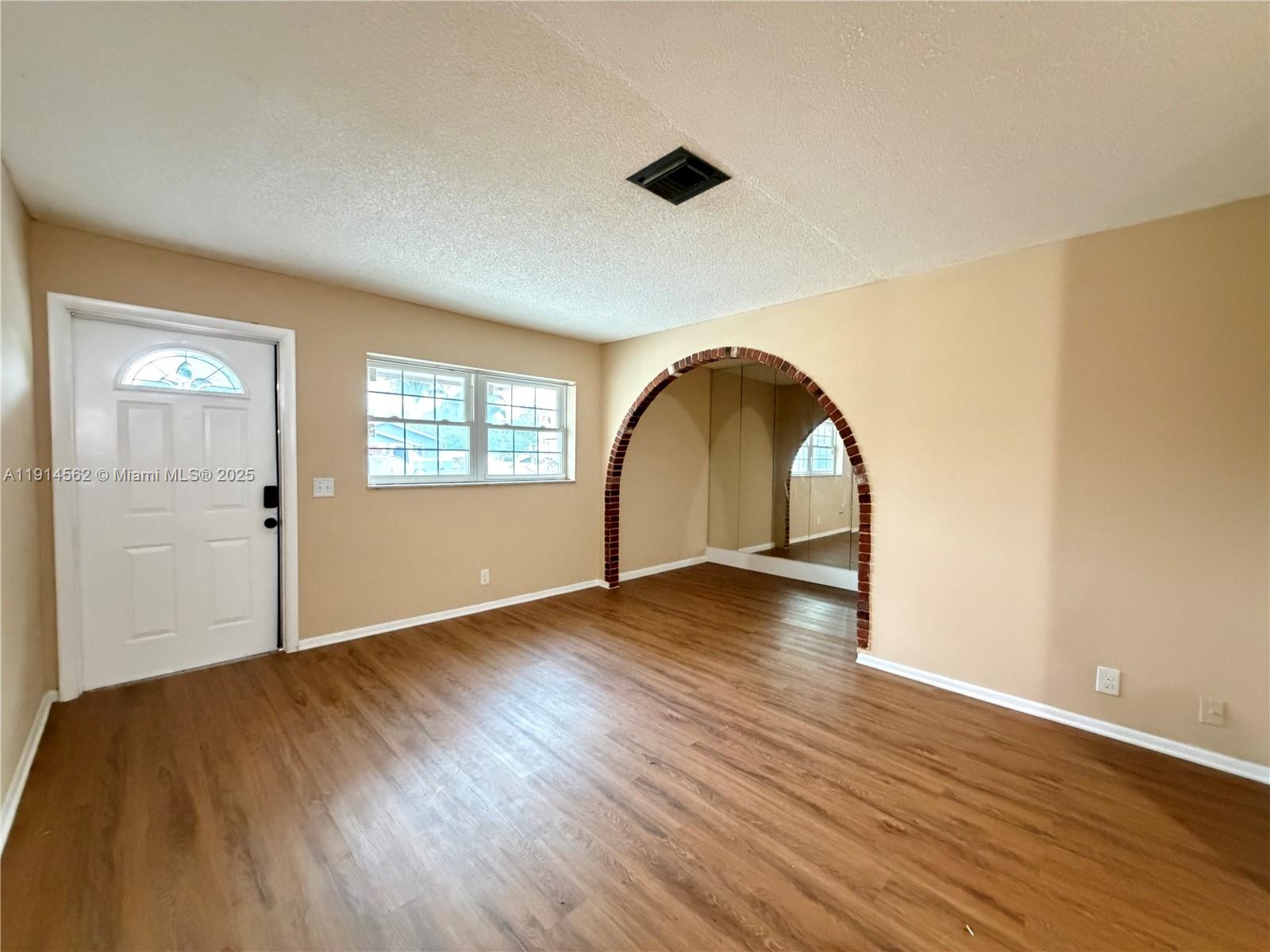 LAUDERDALE NORTH PARK SEC - Residential Lease