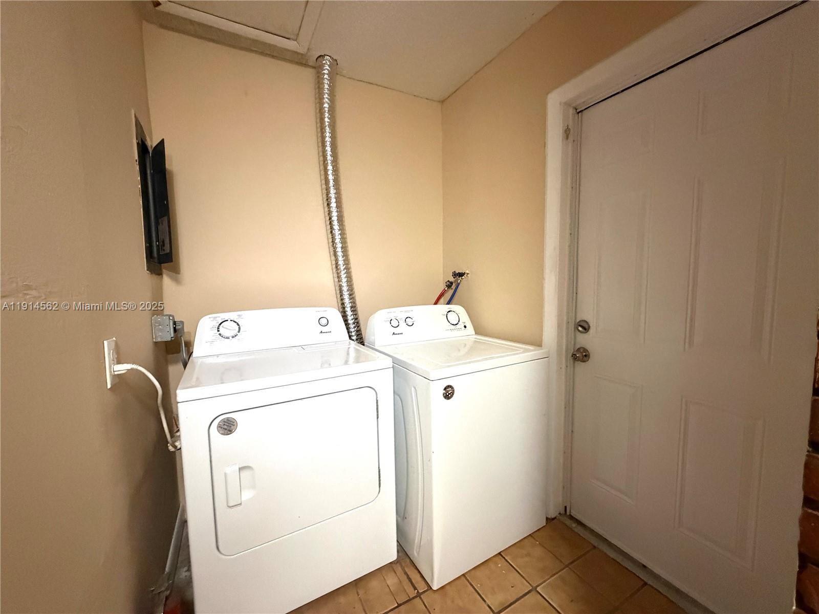 LAUDERDALE NORTH PARK SEC - Residential Lease