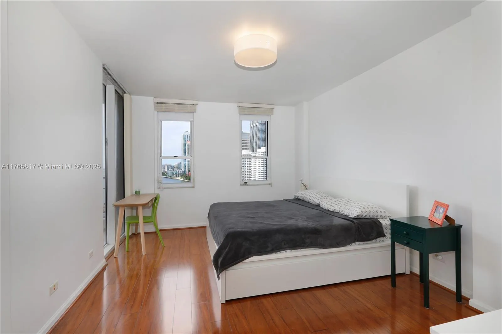 Miami, Florida 33131, United States, 3 Bedrooms Bedrooms, ,3 BathroomsBathrooms,Residential,Active,91035