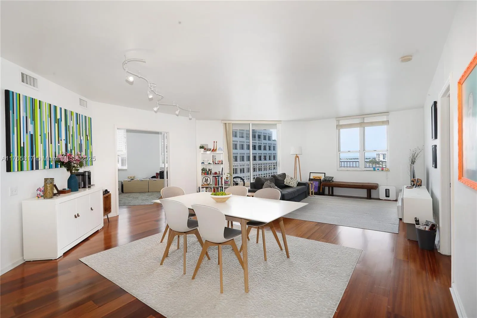 Miami, Florida 33131, United States, 3 Bedrooms Bedrooms, ,3 BathroomsBathrooms,Residential,Active,91035