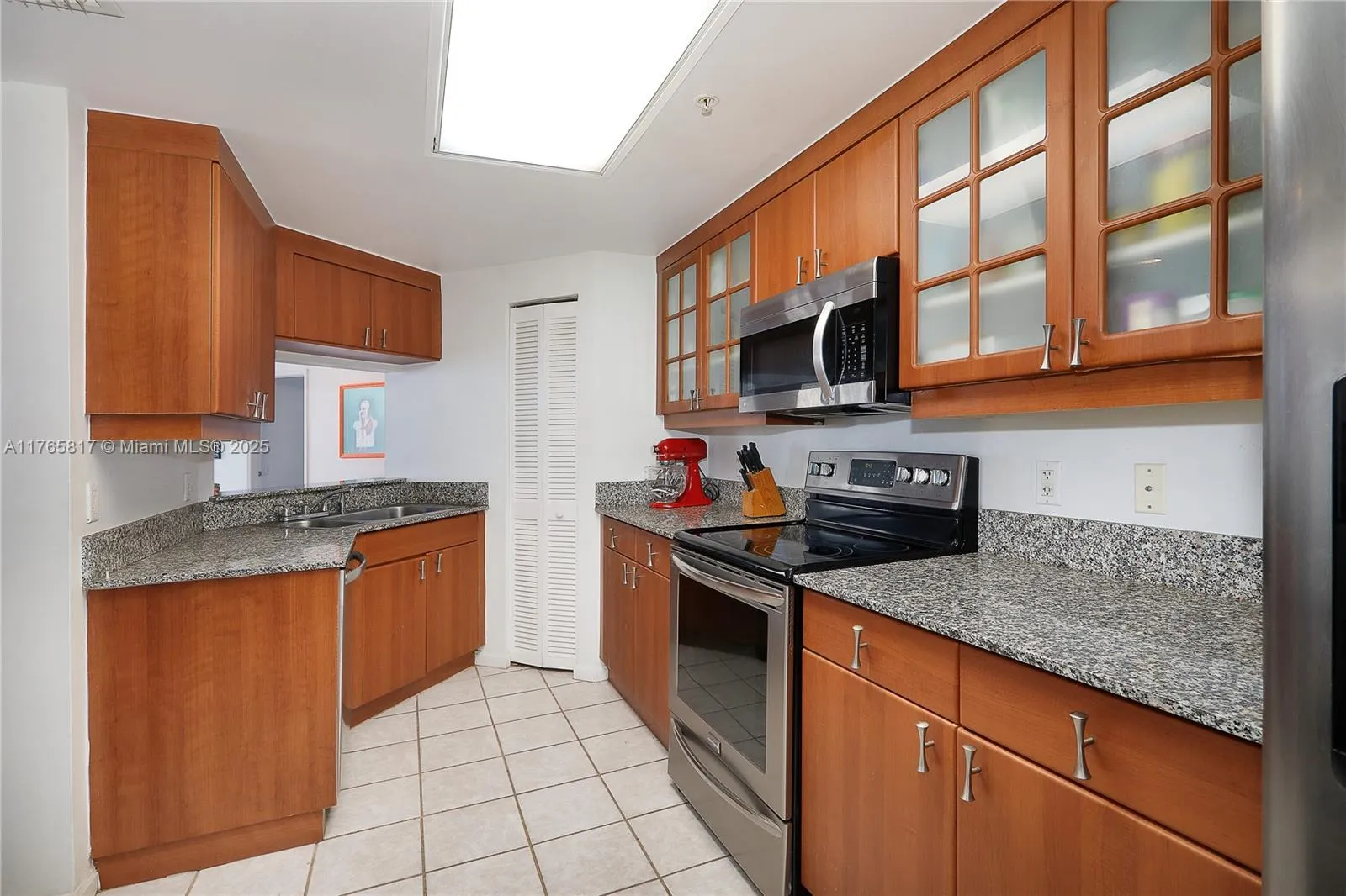 Miami, Florida 33131, United States, 3 Bedrooms Bedrooms, ,3 BathroomsBathrooms,Residential,Active,91035