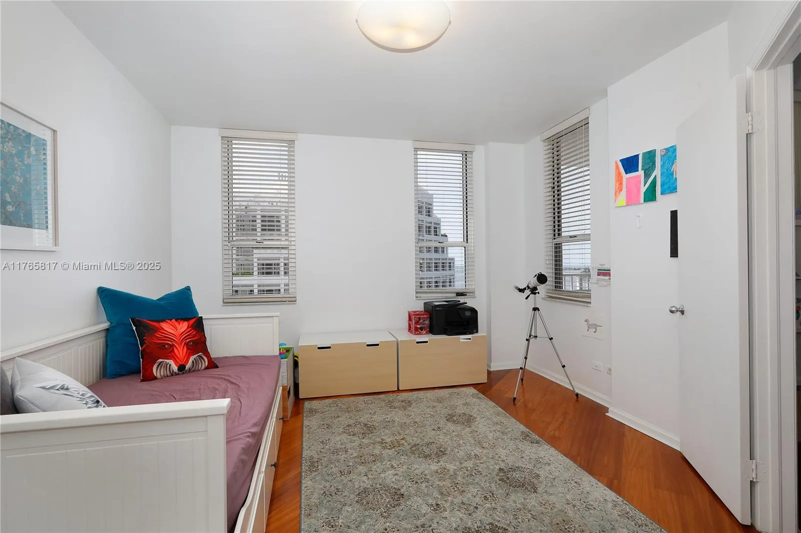 Miami, Florida 33131, United States, 3 Bedrooms Bedrooms, ,3 BathroomsBathrooms,Residential,Active,91035