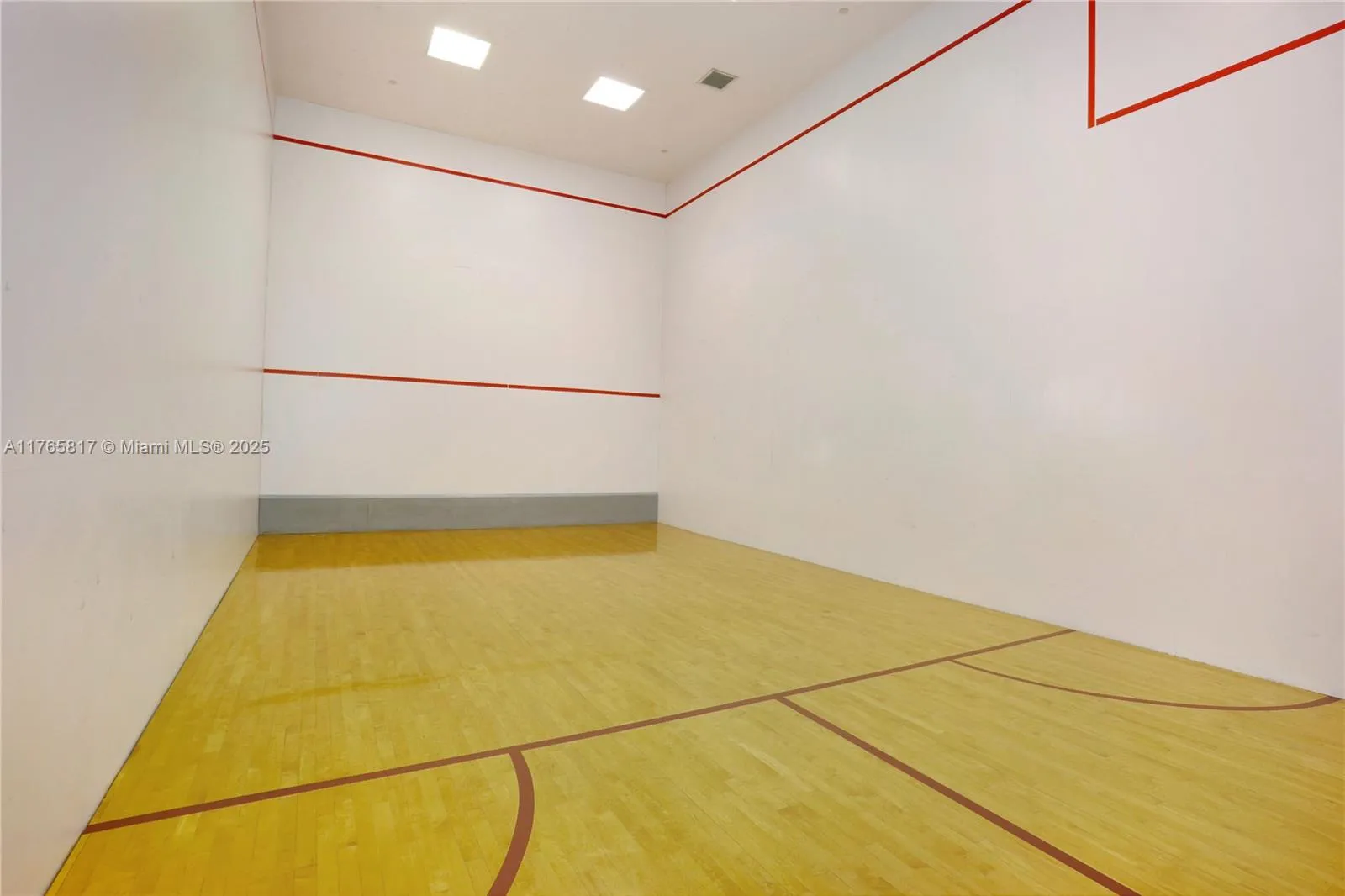 Miami, Florida 33131, United States, 3 Bedrooms Bedrooms, ,3 BathroomsBathrooms,Residential,Active,91035