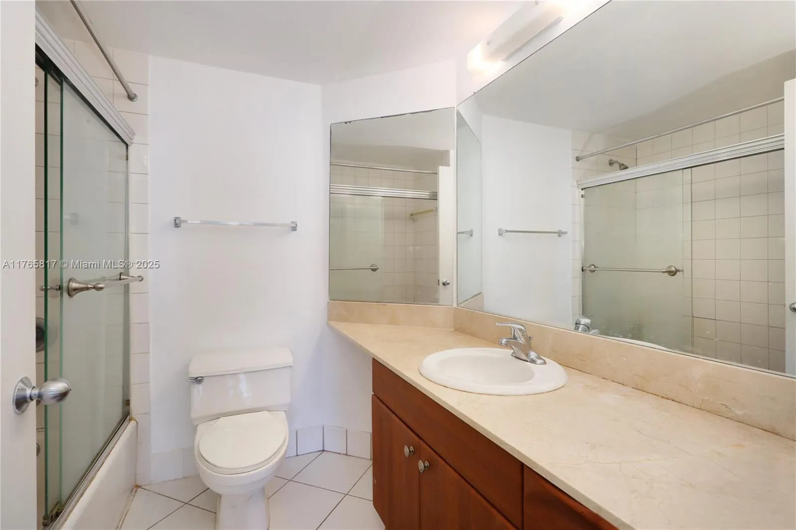 Miami, Florida 33131, United States, 3 Bedrooms Bedrooms, ,3 BathroomsBathrooms,Residential,Active,91035