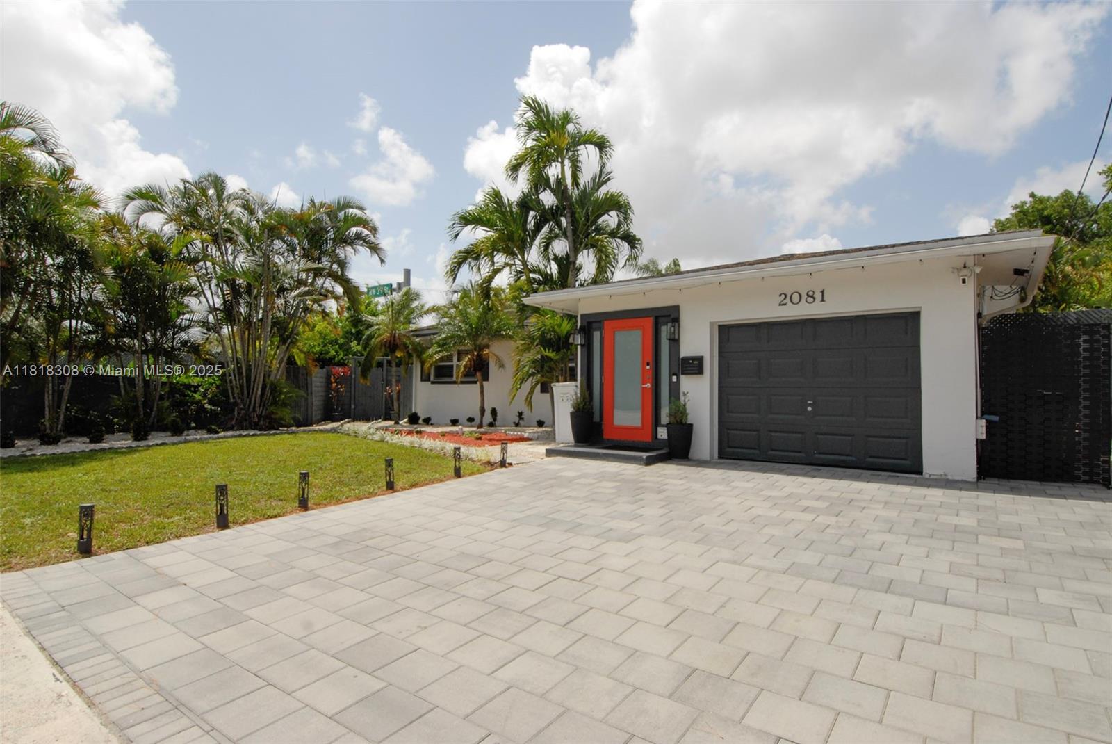 2081 NW 39th St