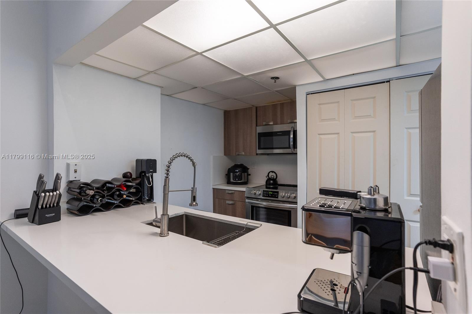 540 Brickell Key Dr 202