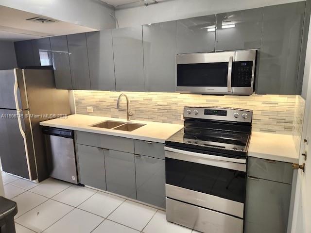 THE VINTAGE CONDO - Residential Lease