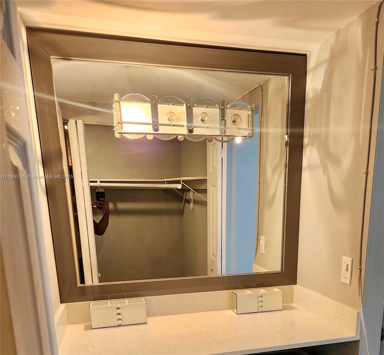 THE VINTAGE CONDO - Residential Lease