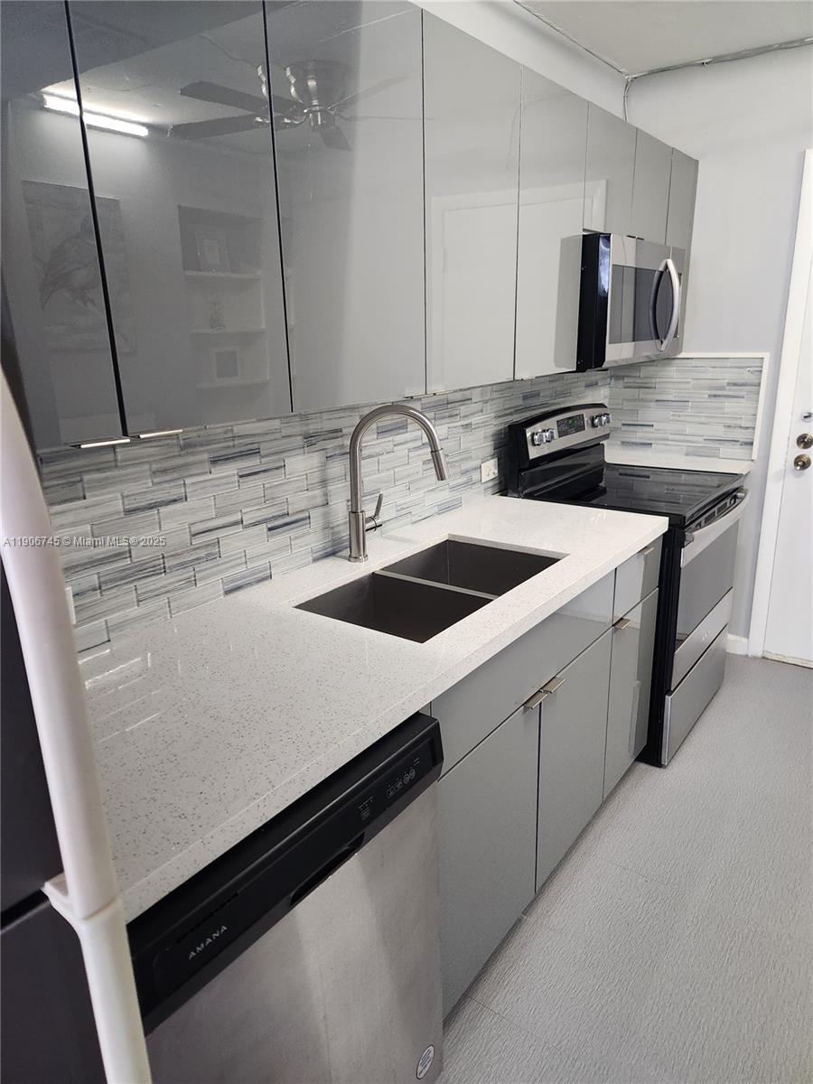 THE VINTAGE CONDO - Residential Lease