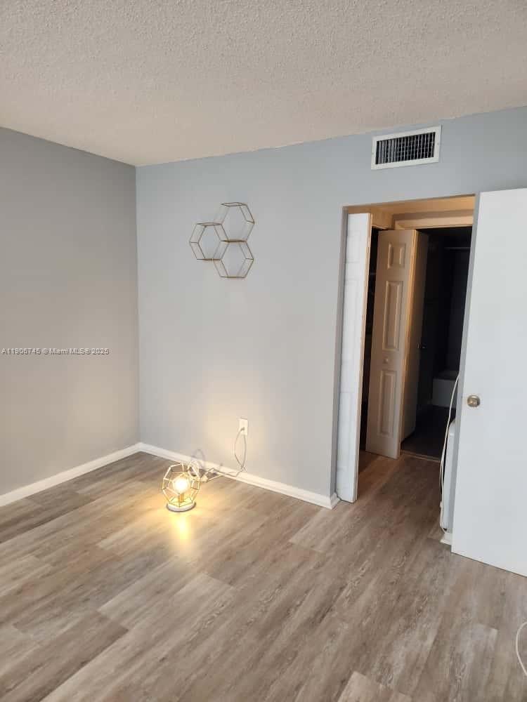 THE VINTAGE CONDO - Residential Lease