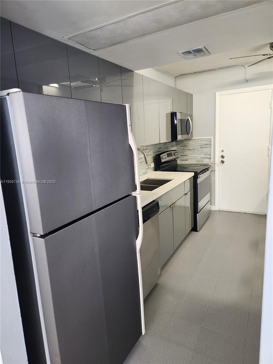 THE VINTAGE CONDO - Residential Lease