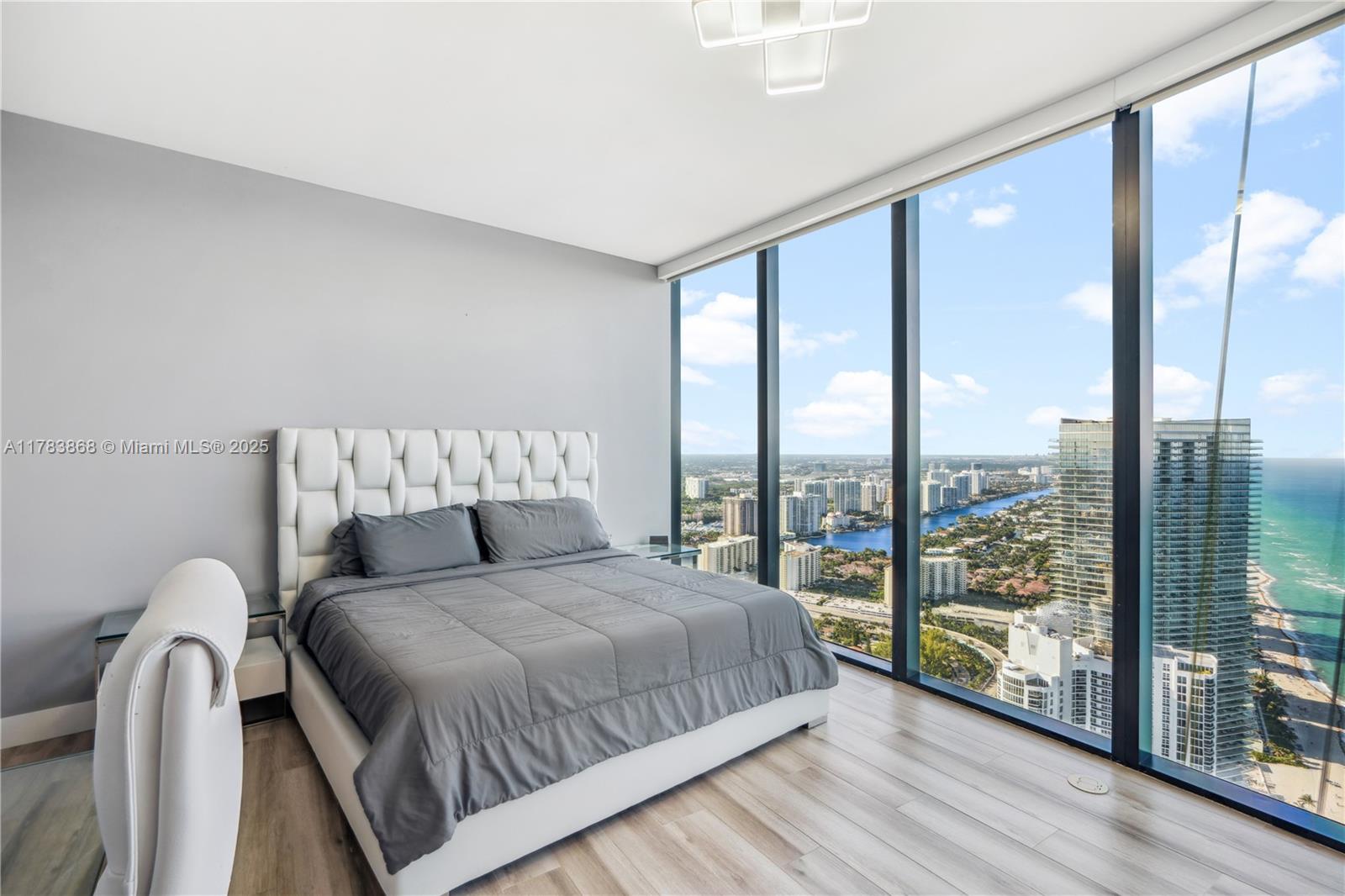 18555 COLLINS AVENUE COND - Residential