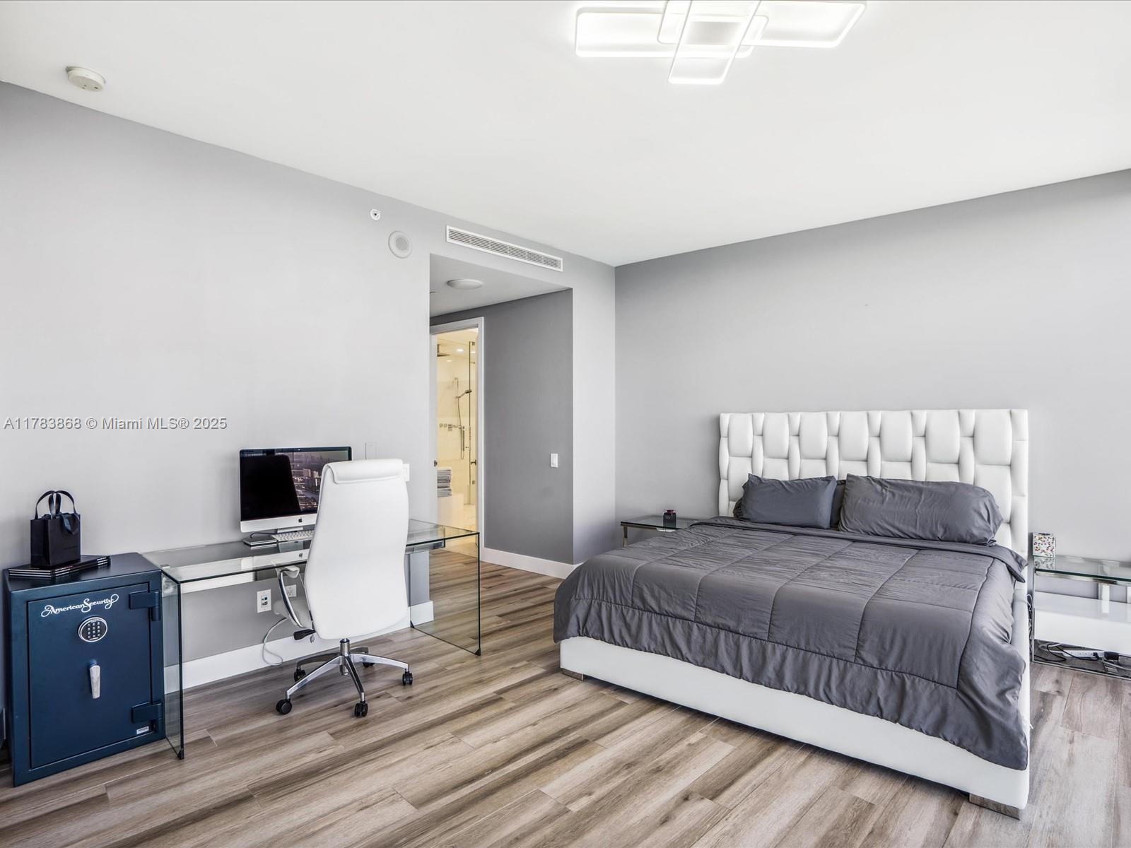 18555 COLLINS AVENUE COND - Residential