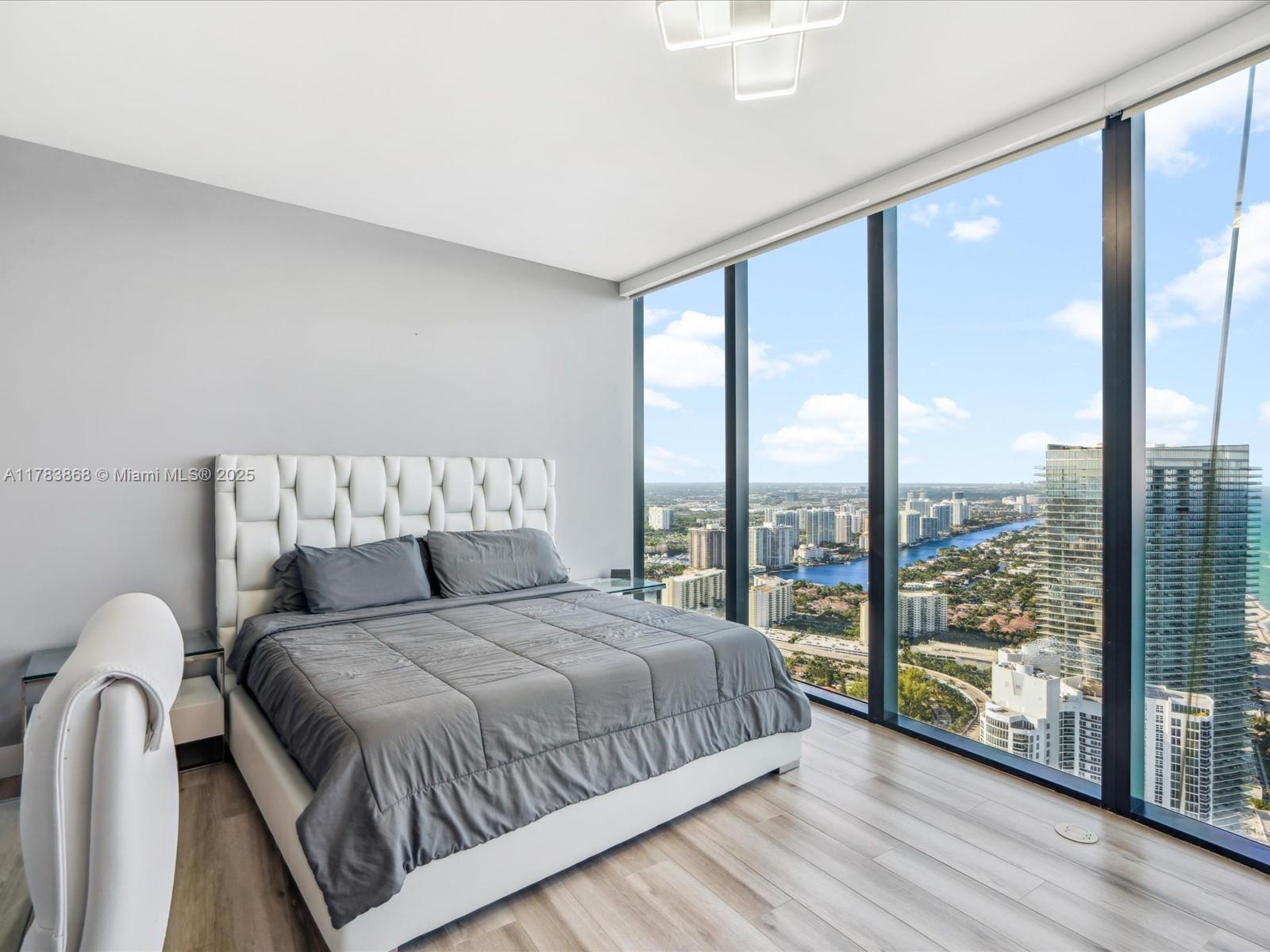 18555 COLLINS AVENUE COND - Residential