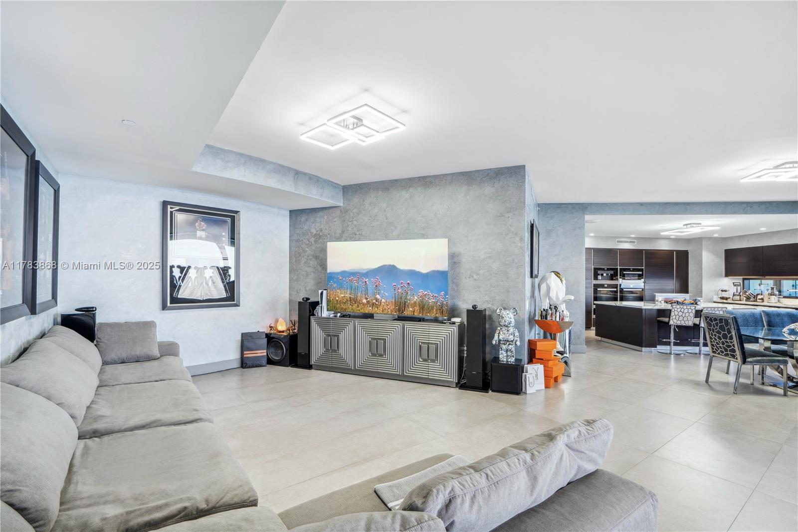 18555 COLLINS AVENUE COND - Residential