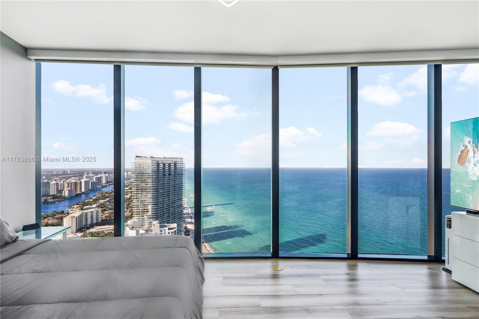 18555 COLLINS AVENUE COND - Residential