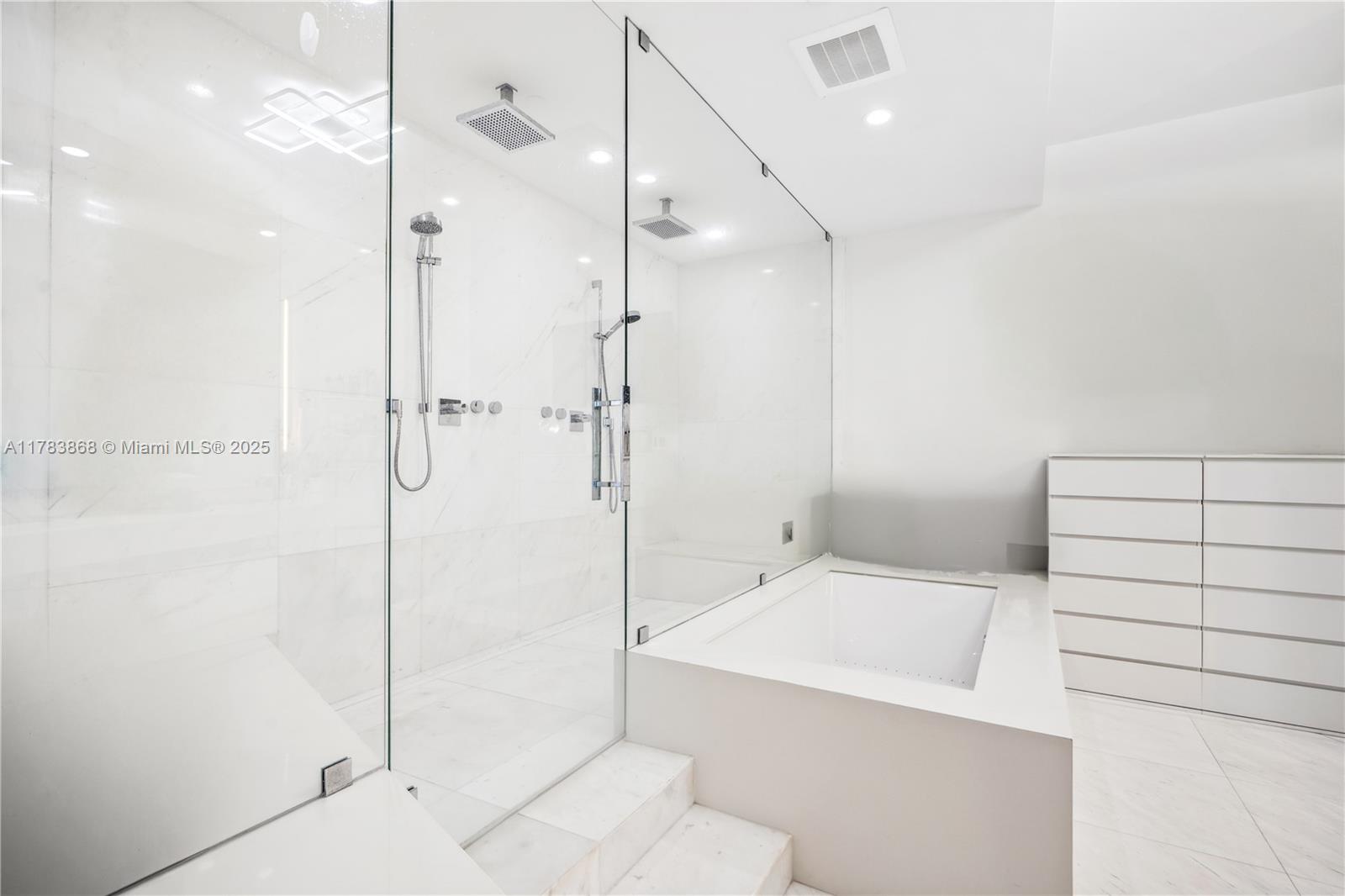 18555 COLLINS AVENUE COND - Residential