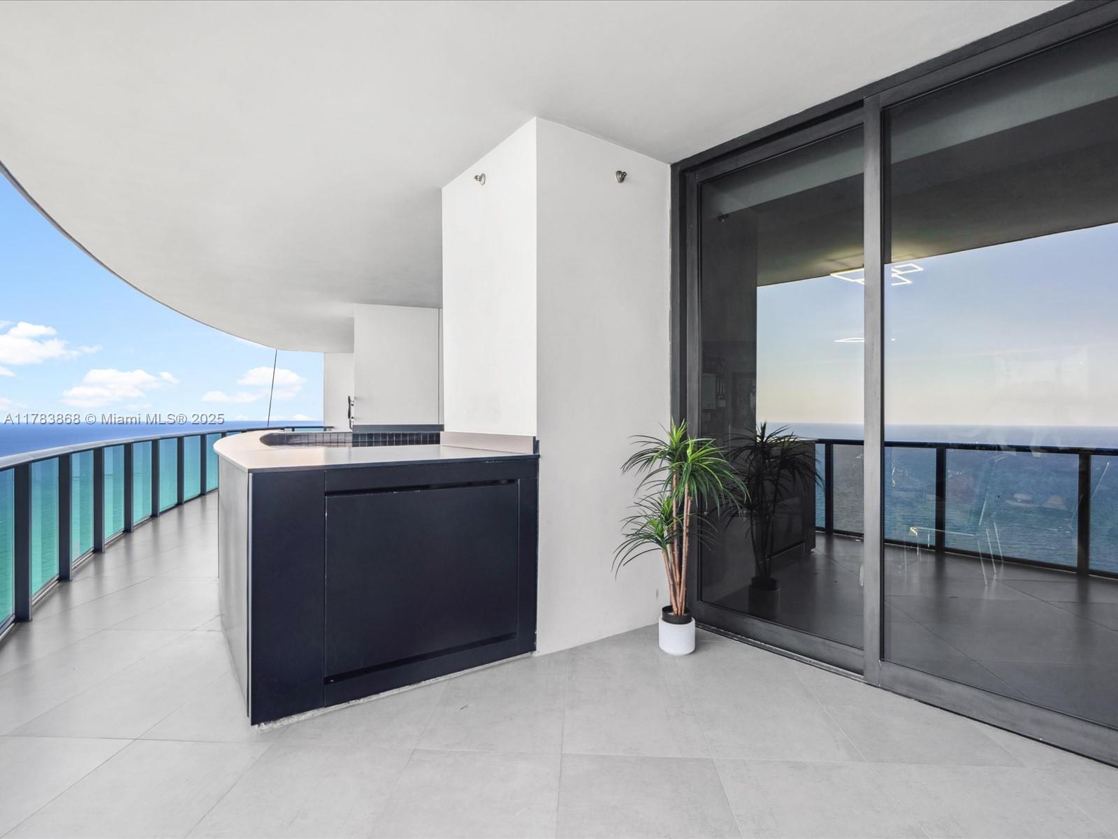 18555 COLLINS AVENUE COND - Residential