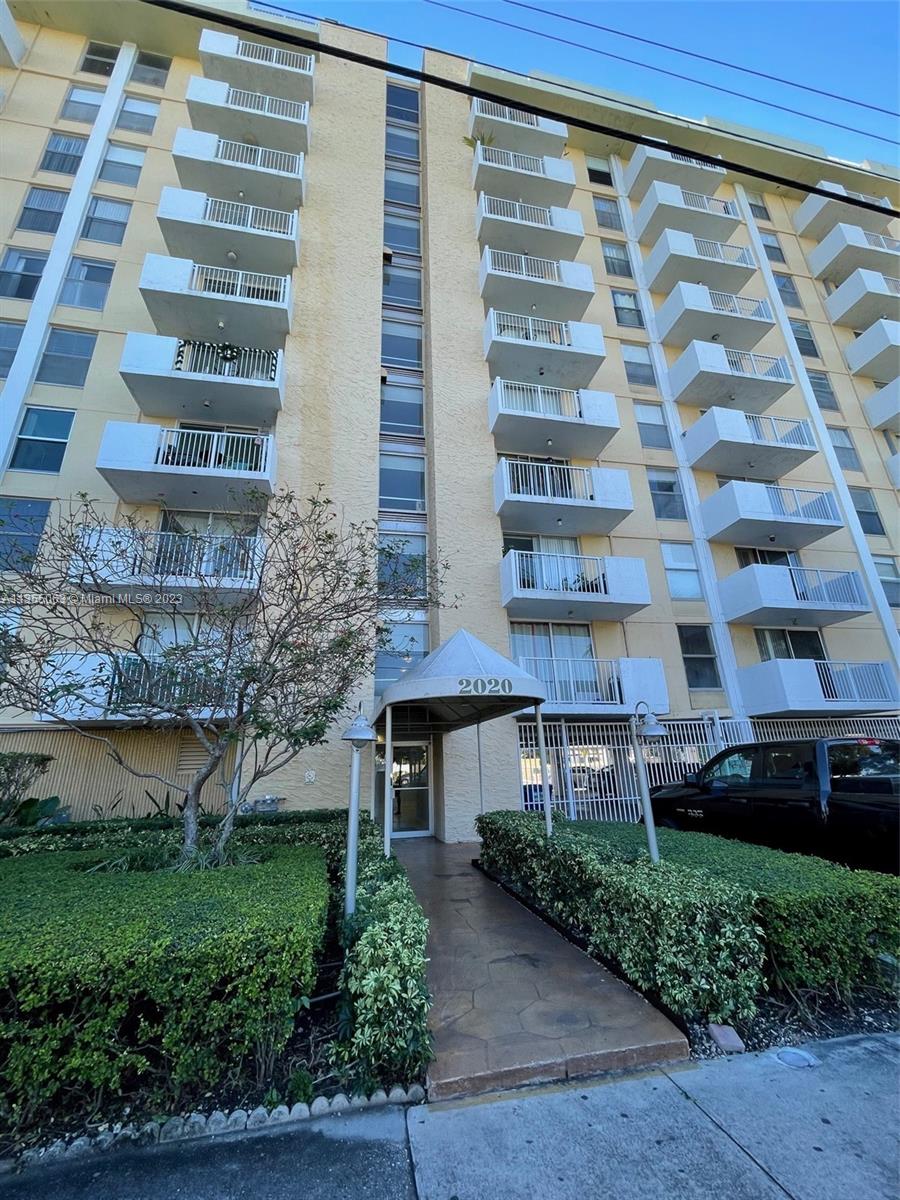 Photo 1 of 26 of 2020 NE 135th St 306 condo