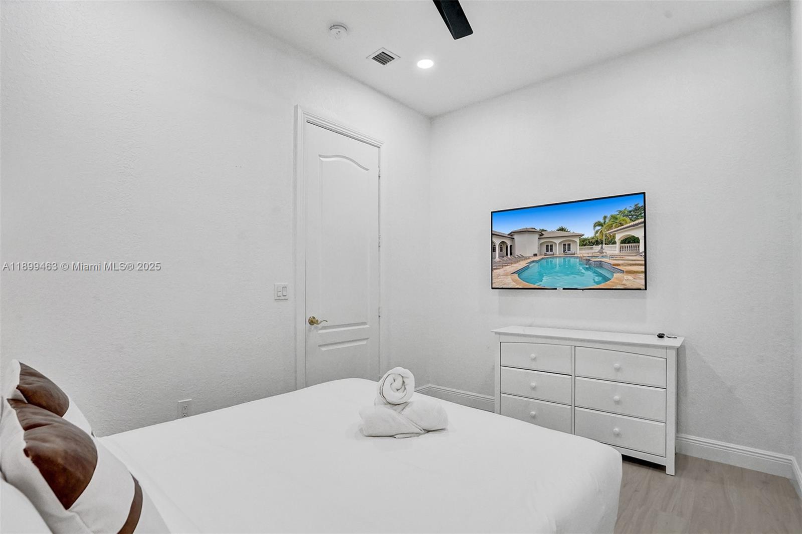 PINE MEADOW ESTATES - Residential Lease