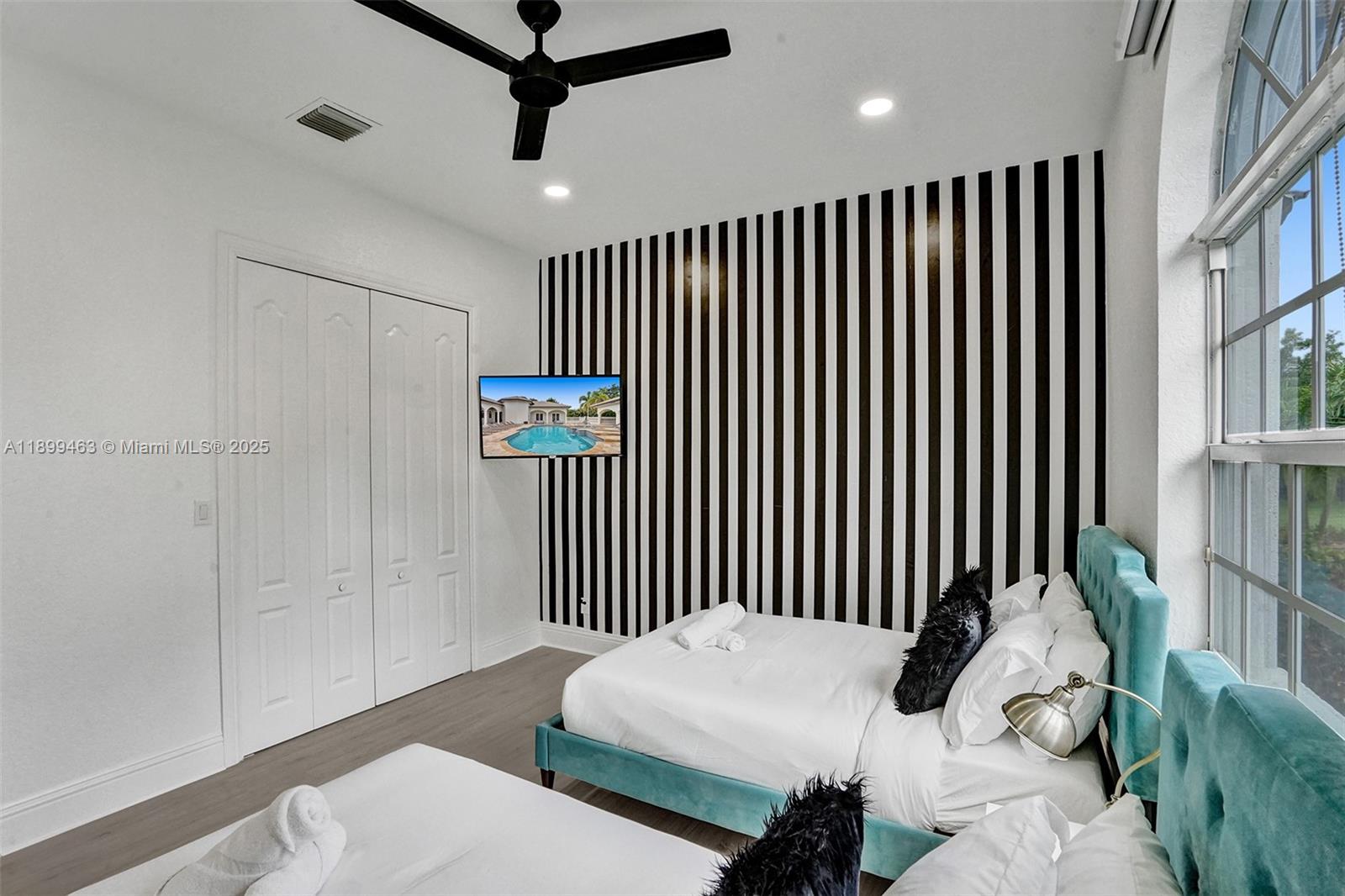 PINE MEADOW ESTATES - Residential Lease