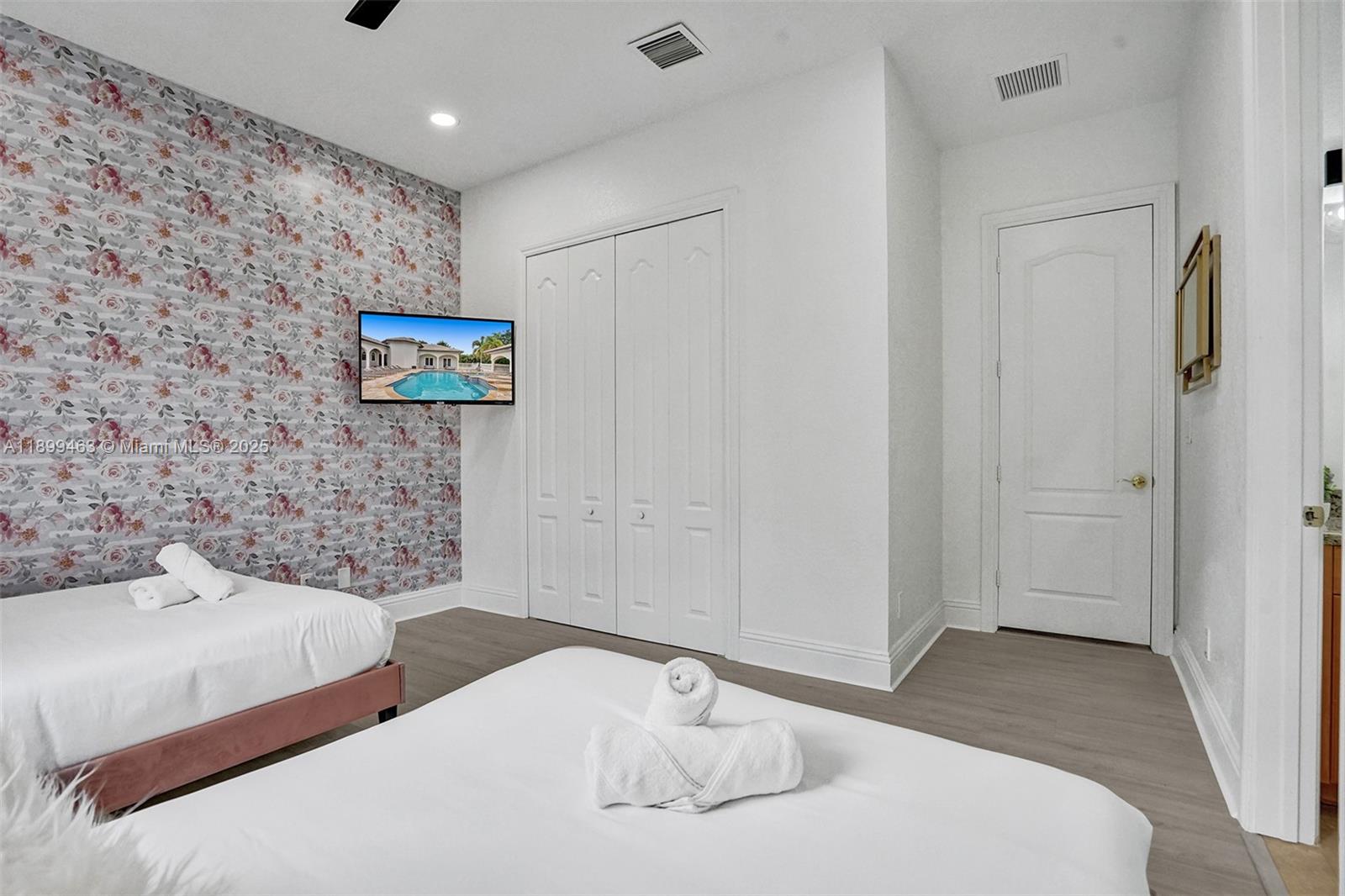 PINE MEADOW ESTATES - Residential Lease