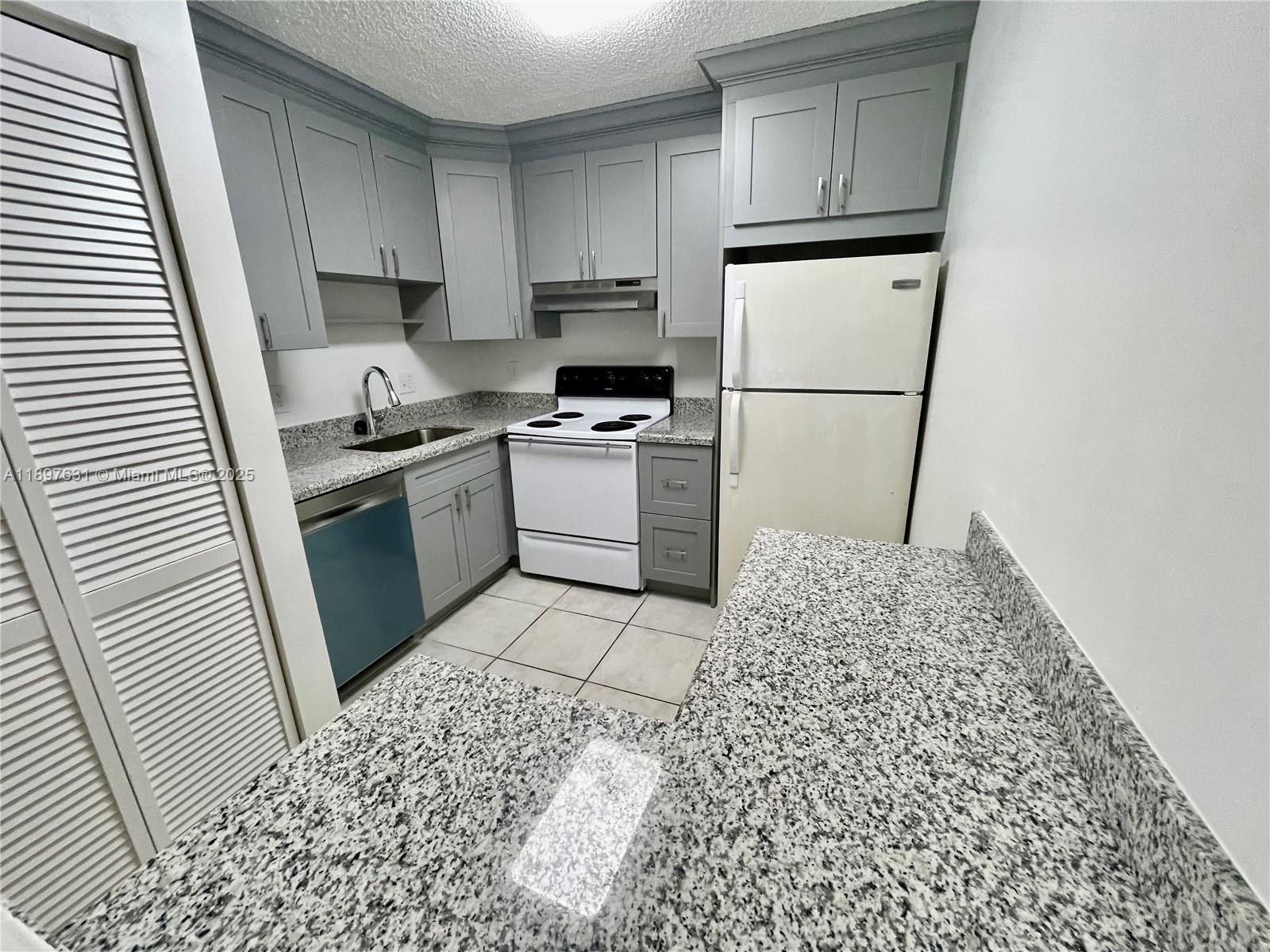 GRENADIER GARDENS - Residential Lease