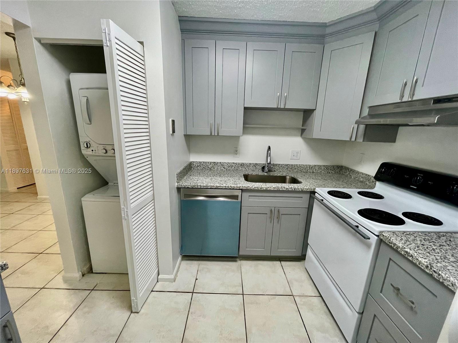 GRENADIER GARDENS - Residential Lease