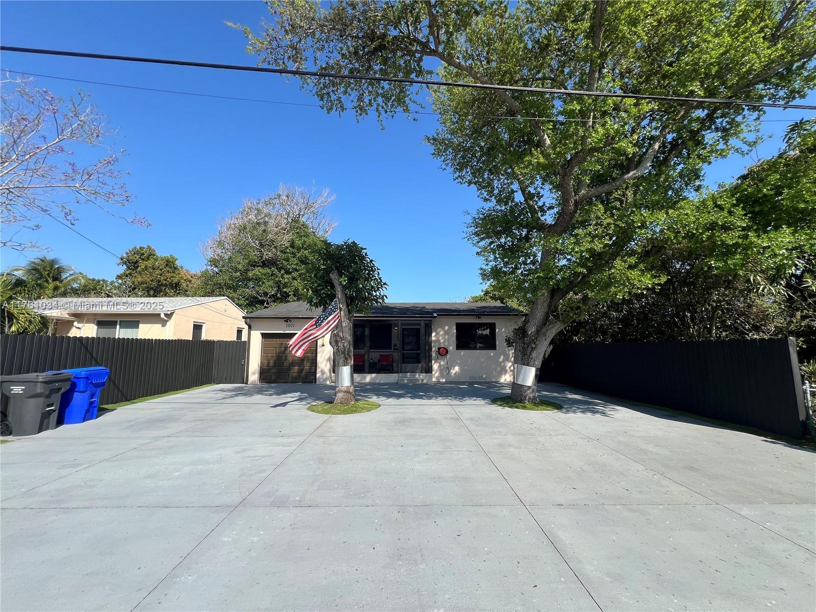 Property for Sale at 1011 25th Ave, Hollywood, Broward County, Florida - Bedrooms: 2 
Bathrooms: 1  - $575,000