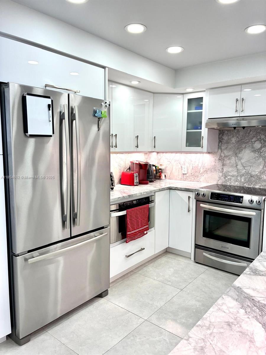 SILVER THATCH ATLANTIC PL - Residential Lease