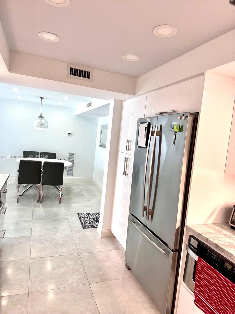 SILVER THATCH ATLANTIC PL - Residential Lease