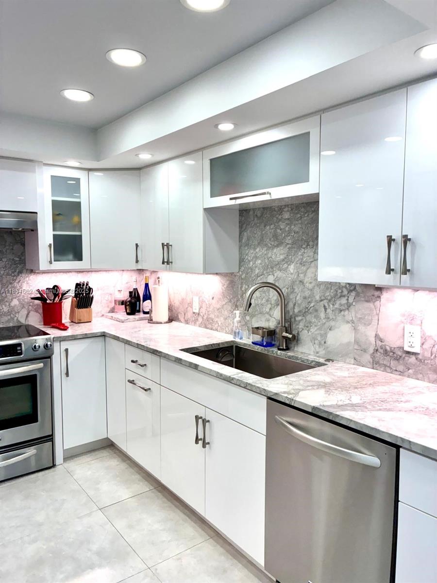 SILVER THATCH ATLANTIC PL - Residential Lease