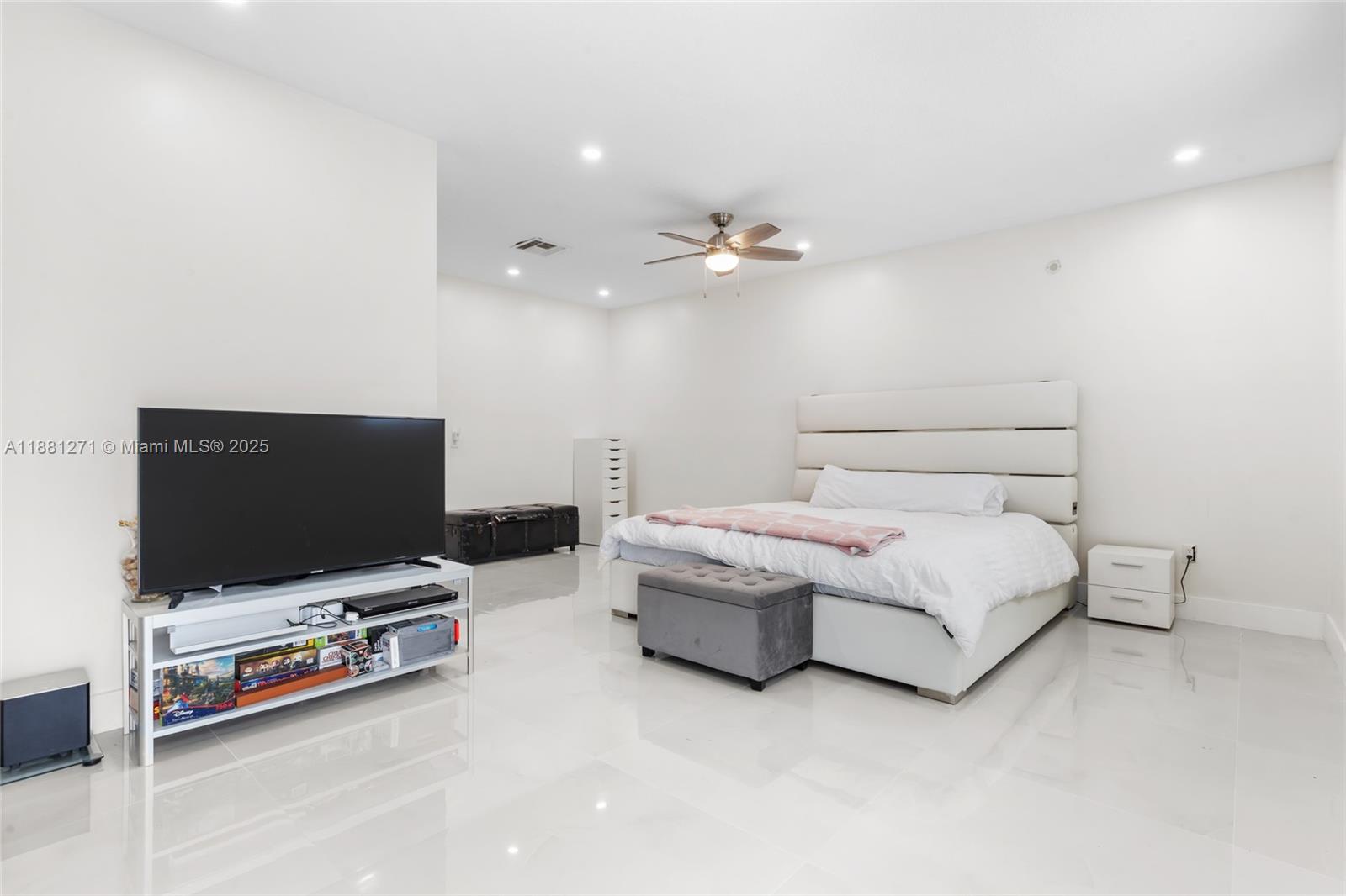 MIAMI LAKES SEC 2 - Residential