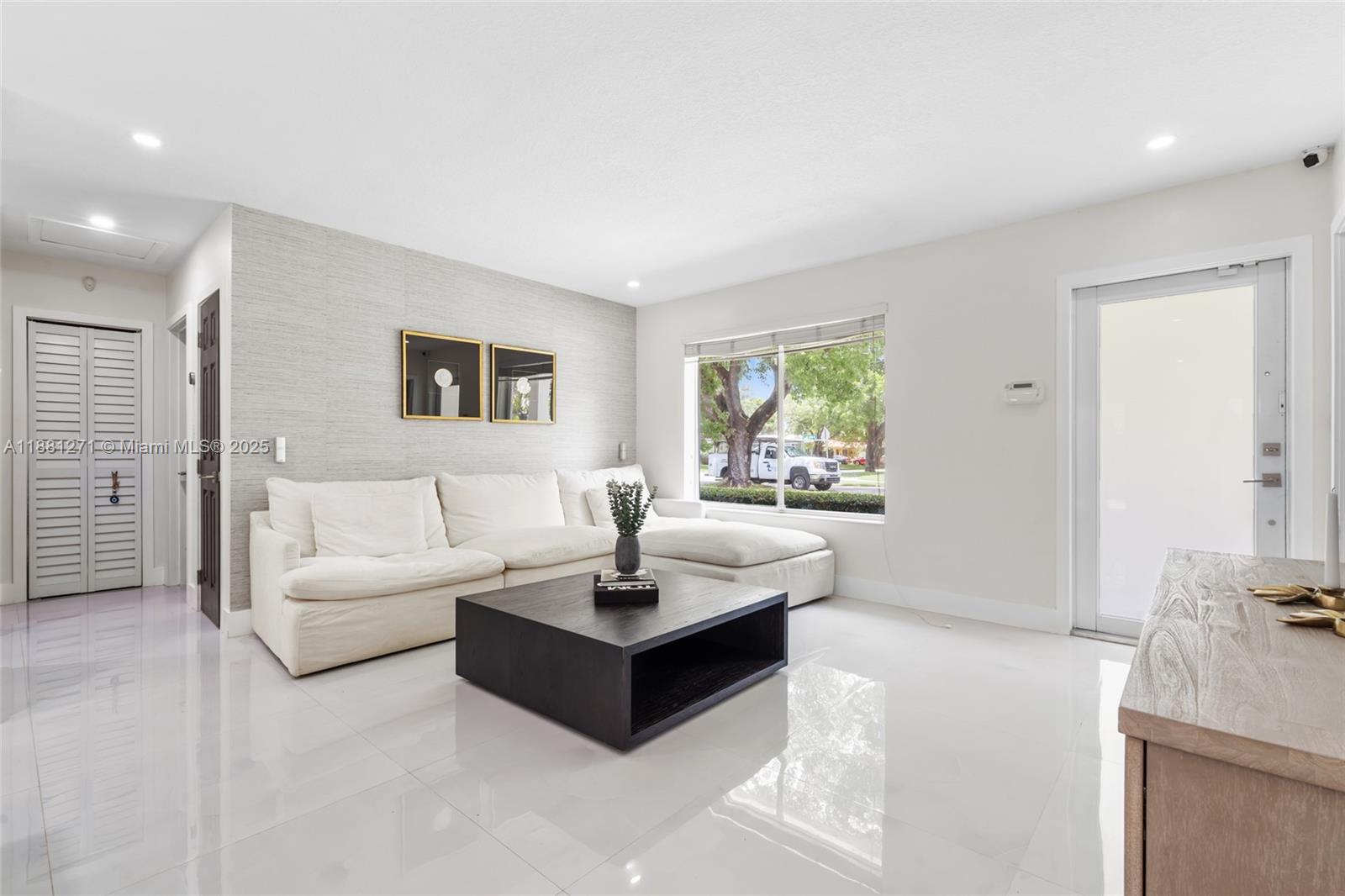 MIAMI LAKES SEC 2 - Residential