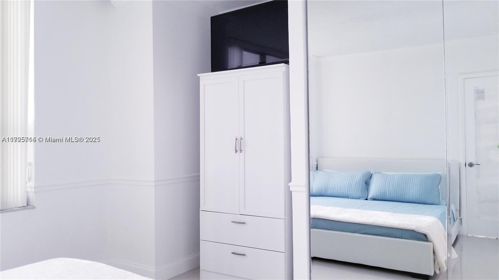 ALEXANDER TOWERS CONDO - Residential