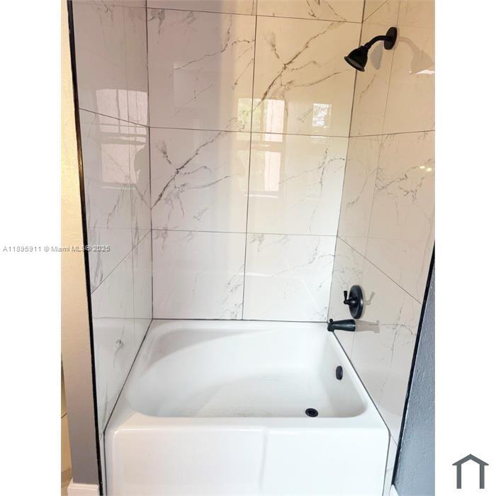 WIMBLEDON TOWNHOUSE I-11 - Residential