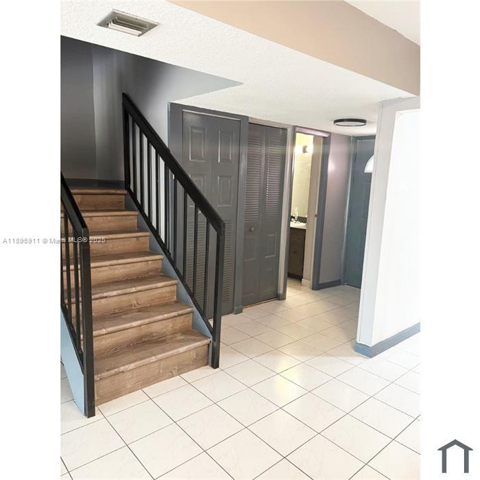 WIMBLEDON TOWNHOUSE I-11 - Residential