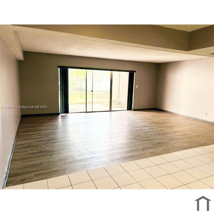 WIMBLEDON TOWNHOUSE I-11 - Residential