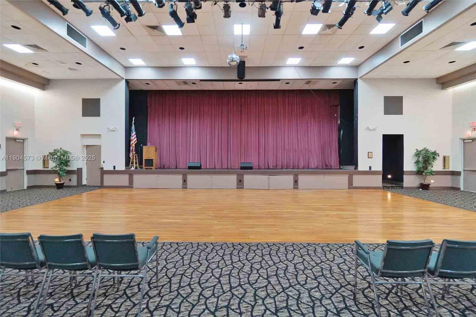 HOLLYBROOK GOLF - Residential