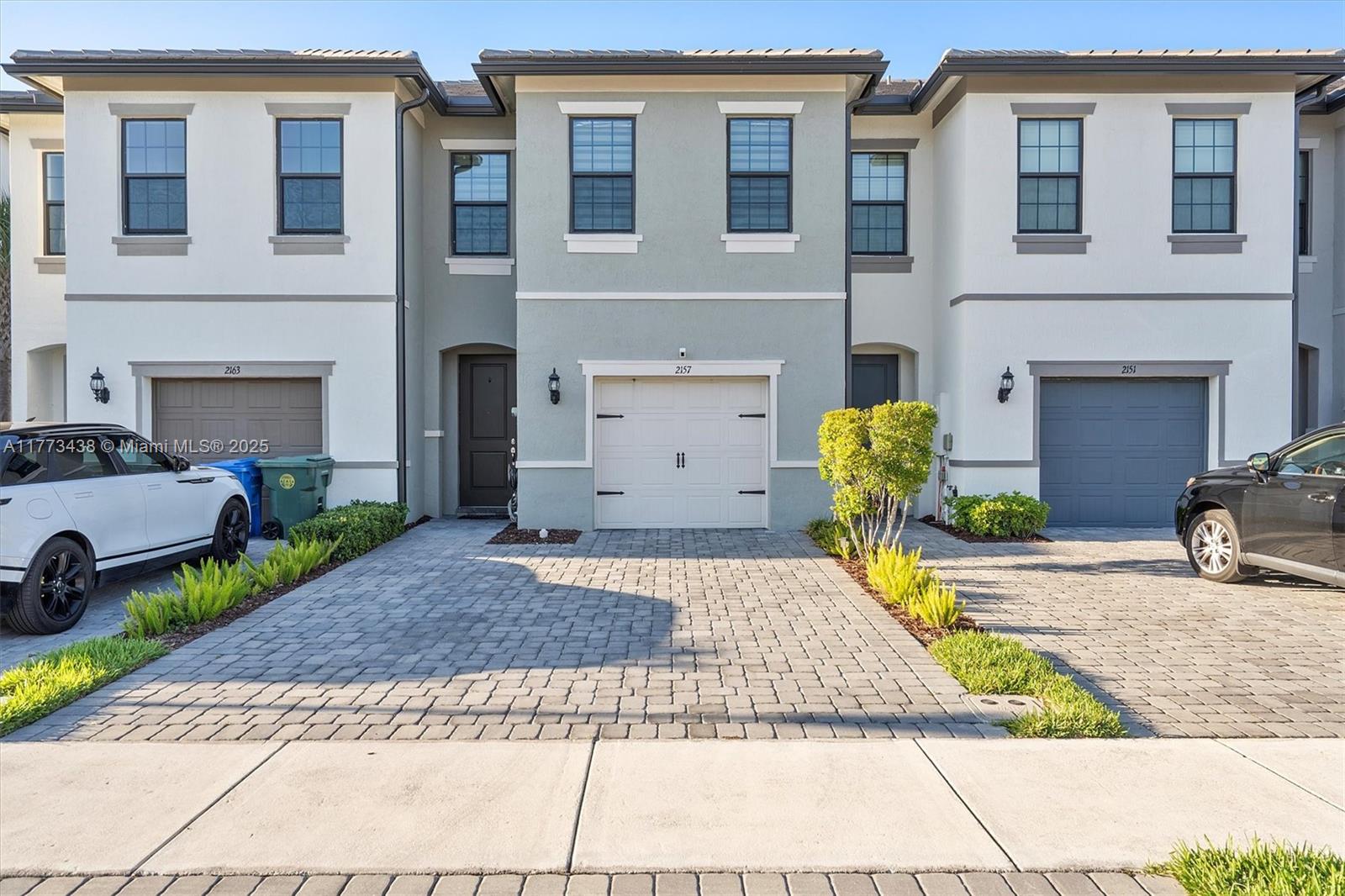 Property for Sale at 2157 S Appleton Cir S Cir 2157, Oakland Park, Miami-Dade County, Florida - Bedrooms: 3 
Bathrooms: 3  - $640,000