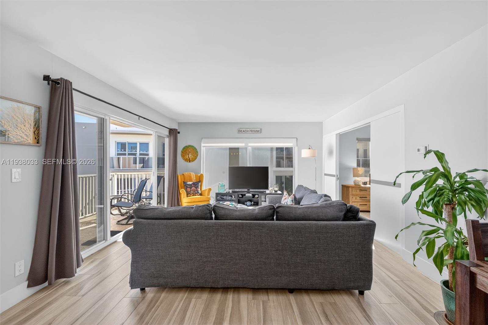 1203 Hillsboro Mile P2