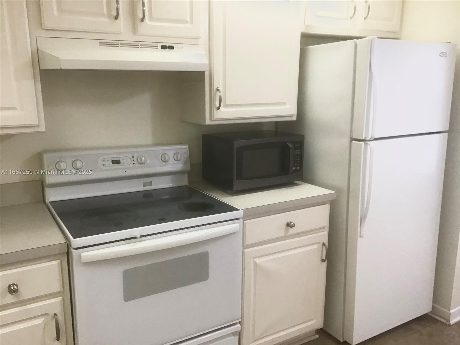 Property for Sale at 701 Sw 142nd Ave 104S, Pembroke Pines, Miami-Dade County, Florida - Bedrooms: 2 
Bathrooms: 2  - $210,000