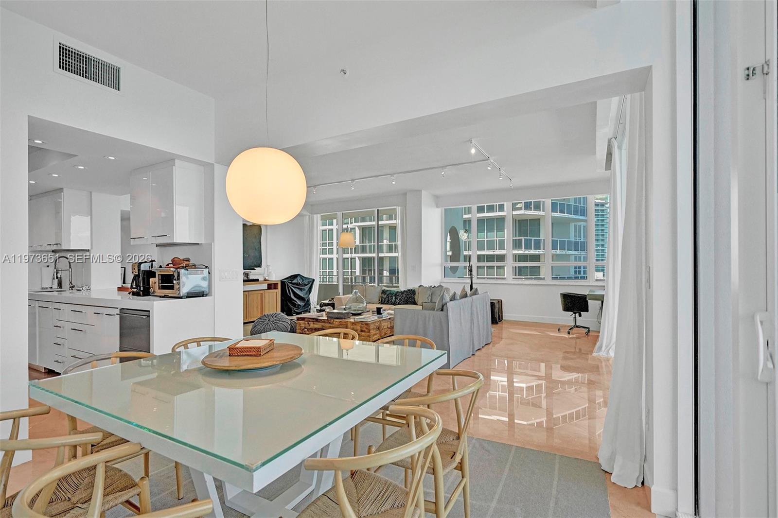 KENILWORTH CONDO - Residential